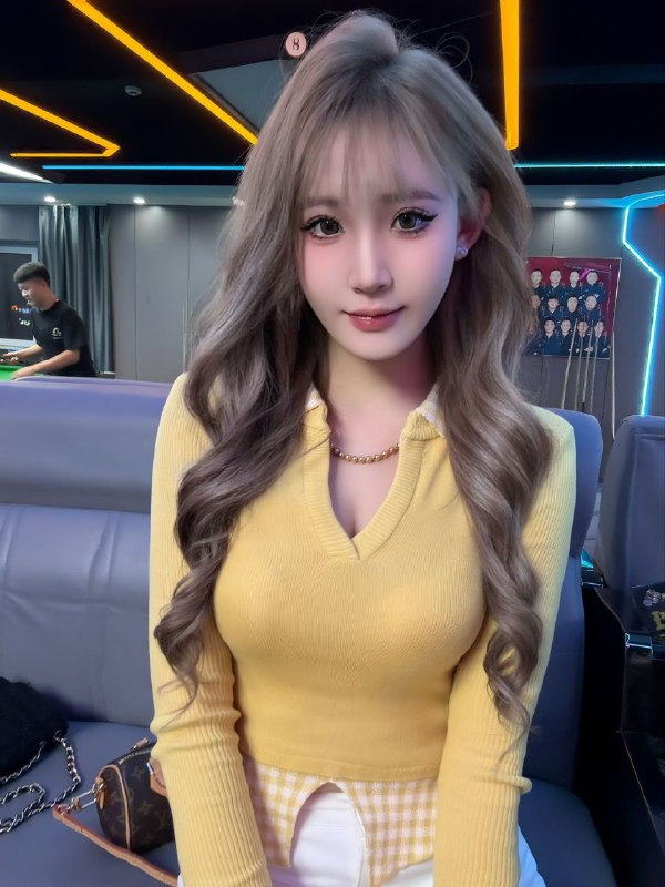 Gz小草莓新人首开极品18岁醇妹妹净高168 真实07年 真C 90斤上粉下粉，性格乖巧遇见即是缘分，愿与你共度良宵。说话温柔，性格温顺，邻家妹妹款不催不事，温柔大方，言语得体，纯天然无整，妈生脸，超级嫩，支持各种炎症！期待有缘人🈲冒 有纹身