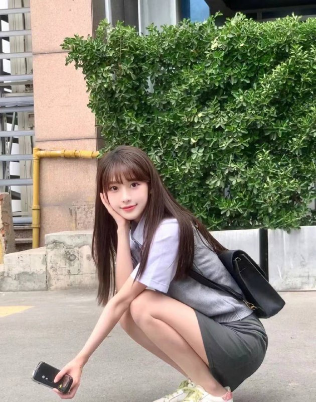 广州小梨短发小🍐真实 03年-170-D -44KG童颜巨ru真实在校学生，暑期兼职开第一次下甜美可爱少女三点粉小梨