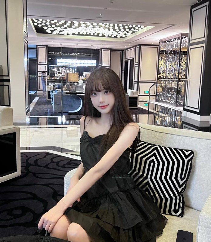 广州🏡小蕾首次🐝纯新人.身高净174体重100🐻D  完美身材• 书香门第.艺术世家.  可御可甜• 雪白牛奶🥛肌细腻超级大長腿  蜜桃臀真正的首次兼职 一个客不认识🌟皮肤光滑细腻 五官精致⭐️年轻💦多 待k温柔 素质女孩 有耐心🌸爱好 舞蹈 音乐 画画 潜水 游泳🚫🚫冒