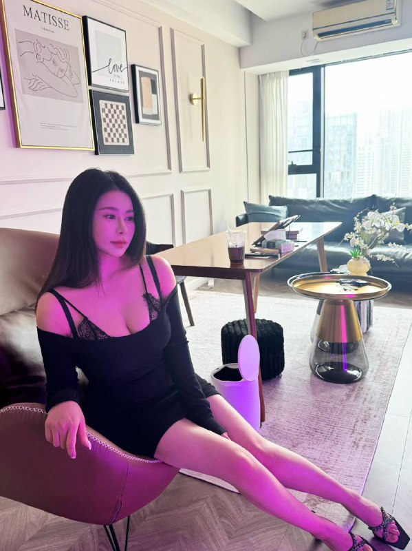 广州极品 初音🏠极品大G⭕外好友兼职  臀围106• 𝐇𝐞𝐢𝐠𝐡𝐭身高：168• 𝐁𝐮𝐬𝐭胸围：G• 𝐀𝐠𝐞年龄：02•魔鬼身材，丰满巨乳翘臀 喜瘦勿扰 前凸后翘  皮肤超级白身体柔软，书香世家  只接素质课