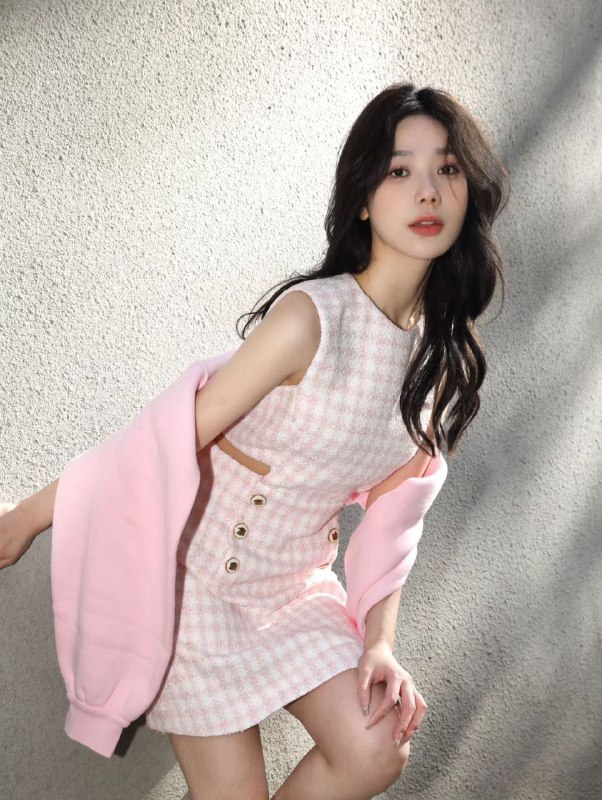 广州阿宝家提米硬5Timi提米留学生 ♡︎Age年龄        02年Height 身高  168cmWeight体重  45-46kgBust胸围       D-cup皮肤滑嫩 白皙透亮完美比例 身材匀称来自江苏的姑娘真实大不列颠金融硕士留学生🇬🇧高素质 高智商 高情商 平易近人无疤痕无纹身 可全程英语交流🌍清纯活泼&洋气&热情 随时切换Hobby爱好：健身 旅行 象棋 滑雪 摄影 美食