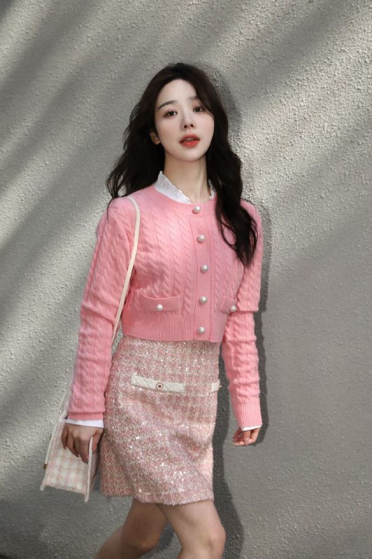 广州阿宝家提米硬5Timi提米留学生 ♡︎Age年龄        02年Height 身高  168cmWeight体重  45-46kgBust胸围       D-cup皮肤滑嫩 白皙透亮完美比例 身材匀称来自江苏的姑娘真实大不列颠金融硕士留学生🇬🇧高素质 高智商 高情商 平易近人无疤痕无纹身 可全程英语交流🌍清纯活泼&洋气&热情 随时切换Hobby爱好：健身 旅行 象棋 滑雪 摄影 美食