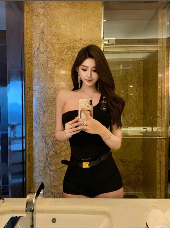 广州 初音🏠• 网红纯欲 可纯可蜜 御姐•02年，175D洋气时尚•高素质 圈外女友兼职 真🐻蜜桃臀🍑雪白牛奶肌🥛细腻大长腿只接素质k💕🈲️醉酒不守时风格从不被定义 感谢喜爱💕