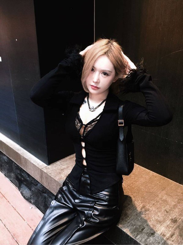 广州 初音🏠顶级嫩模 白净大长腿 极品烧杯 人间尤物Occupationn：平面模特 ｜Age: 19 Bust: DHeight: 172｜Hobby：游泳｜瑜伽｜茶艺｜旅  行｜画画｜钢琴性感温柔｜端庄大方｜洋气大牌｜谈吐优雅｜穿著时尚｜穴肥水多｜活好不事｜身材正点｜口活一绝｜鸳鸯深喉｜长腿美杀｜气质高级｜婀娜多姿｜温柔随和｜水多量大｜魔鬼身材｜精致脸蛋｜善解人衣｜————————————————————配合度极高 柔韧度极好 腰臀比完美 小腹无赘肉平时常健身 常年练瑜伽 可多种体位 待客如男友服务意识强 互动技术高 女友体验感缠绵床榻销魂酥骨 懂风情知情趣大灯长腿都给你有前有后 满足你所有欲望幻想道具服饰制服齐全 擅长各种角色扮演解锁各种体位姿势仅接待高素质客户 据不守时醉酒课低素质屌丝看客浪费时间勿扰推荐指数⭐️⭐️⭐️⭐️⭐️真人真照🈲挂🈲冒🈲🉑💋🉑69🉑双🉑代开🉑酒夜