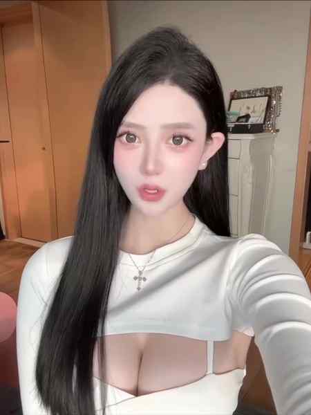 广州初音-177cm-E罩杯甜腿-学院风情