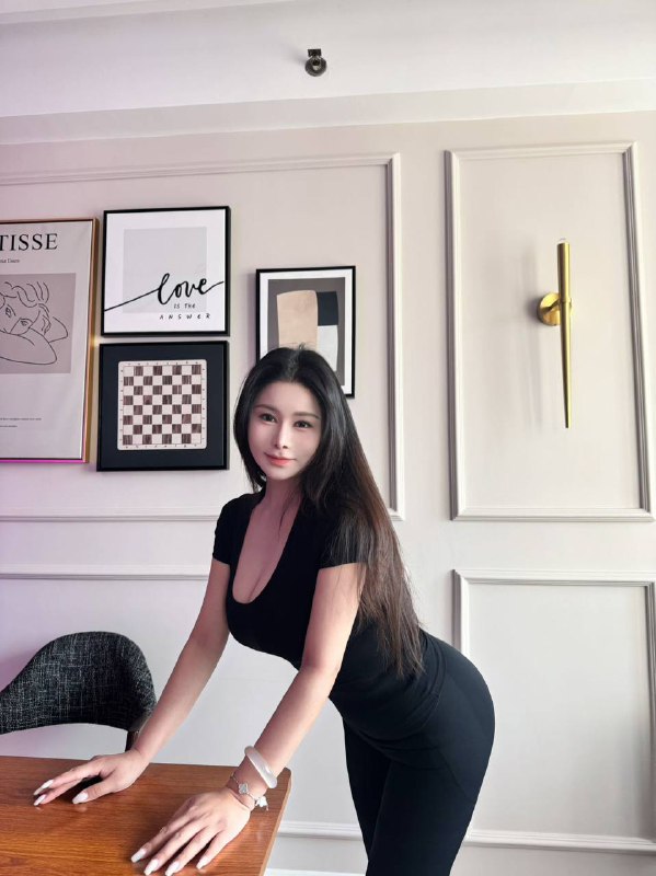 甜甜家🦁️168G 02年•魔鬼身材，丰满巨乳翘臀 喜瘦勿扰 前凸后翘  皮肤超级白