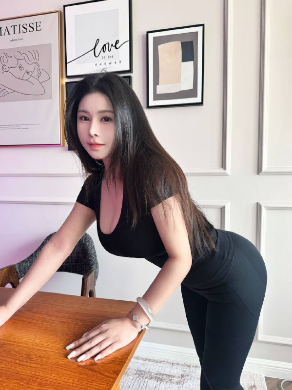 甜甜家🦁️168G 02年•魔鬼身材，丰满巨乳翘臀 喜瘦勿扰 前凸后翘  皮肤超级白