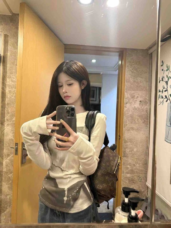 广州🏡星子05 165C 纯欲抖音网红初次兼职上下粉嫩  丝袜情趣  高跟鞋👠穿衣有品  高端大气  可纯可欲照片视频都是本人自拍 无水分