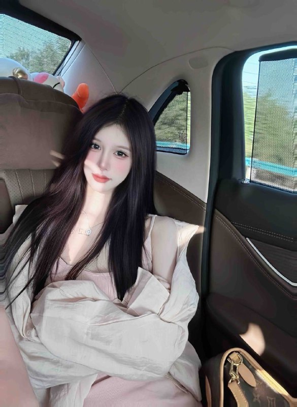 广州🏡星子05 165C 纯欲抖音网红初次兼职上下粉嫩  丝袜情趣  高跟鞋👠穿衣有品  高端大气  可纯可欲照片视频都是本人自拍 无水分