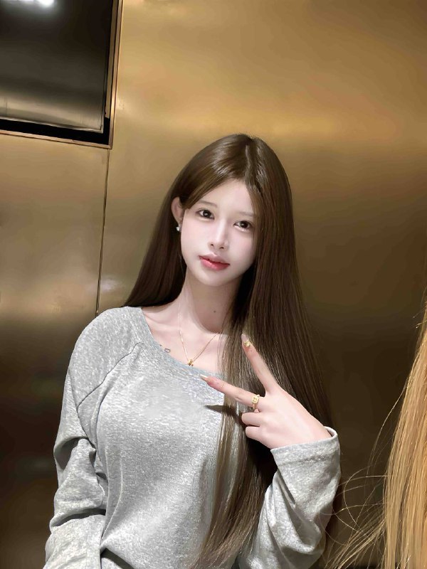 广州🏡星子05 165C 纯欲抖音网红初次兼职上下粉嫩  丝袜情趣  高跟鞋👠穿衣有品  高端大气  可纯可欲照片视频都是本人自拍 无水分