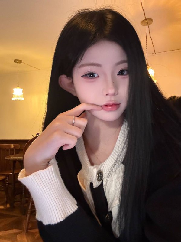 广州 初音🏠06 白🐯👩‍🎓身高 172  体重 90  罩杯 C可爱清纯 Jk 丝袜 马甲线  乖巧懂事