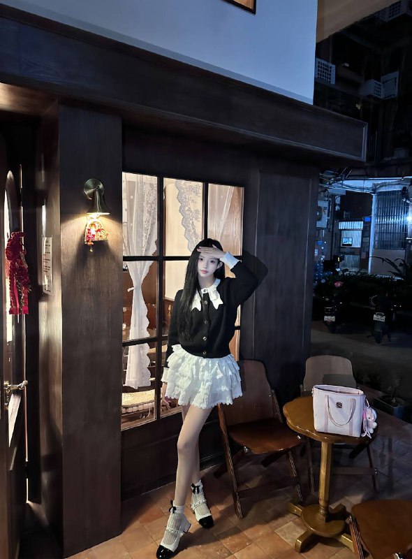 广州 初音🏠06 白🐯👩‍🎓身高 172  体重 90  罩杯 C可爱清纯 Jk 丝袜 马甲线  乖巧懂事