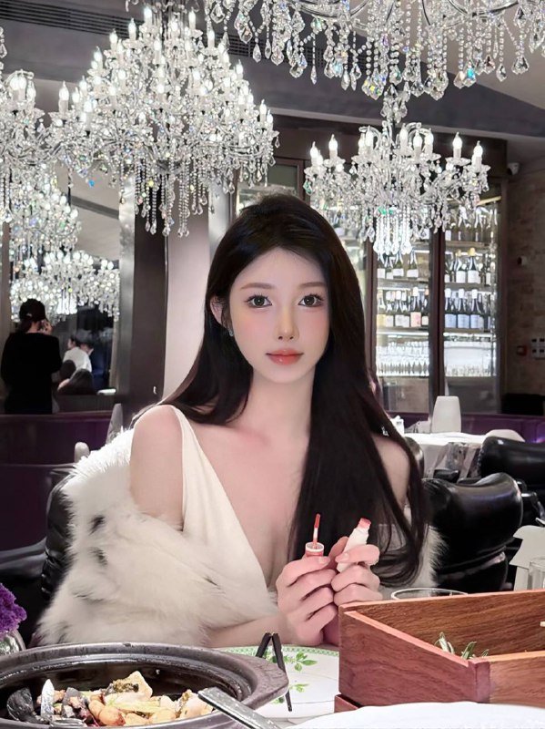 广州 初音🏠硬5⬆️W⬆️若汐• 身高:173               胸围: E🐻•年龄：03              体重：46kg• 艺校学生              圈外兼职•  声音甜美             皮肤雪白❄️• 有马甲线              筷子🥢腿