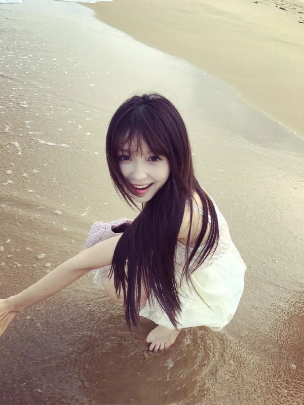 FFF罩杯:广州卡人🏠💛💛💛暑假❤人，淡颜系天菜（自然脸）！（越看越好看）佛系纯兼职 5W，不兑穿衣显瘦，脱衣巨有料！喜大长腿勿扰！！#温苒