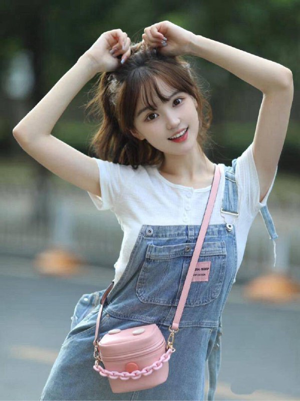 #广州王子诺🌹零整容妈生脸极品萝莉天花板💓🌟44KG  168cm🐻C 小蛮腰🥢腿🌟3点粉嫩 外萌内骚  榨汁机 敏感氵多-极致腰臀比例 各种姿势配合 女友级服务-淡妆见客 拒绝浓妆艳抹💅🏻不吸烟 无纹身 懂事乖巧听话 必拿好评❤️🍒欢迎哥哥来调教🍒#珍妍