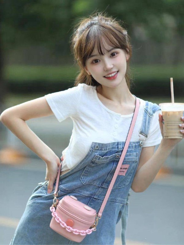 #广州王子诺🌹零整容妈生脸极品萝莉天花板💓🌟44KG  168cm🐻C 小蛮腰🥢腿🌟3点粉嫩 外萌内骚  榨汁机 敏感氵多-极致腰臀比例 各种姿势配合 女友级服务-淡妆见客 拒绝浓妆艳抹💅🏻不吸烟 无纹身 懂事乖巧听话 必拿好评❤️🍒欢迎哥哥来调教🍒#珍妍