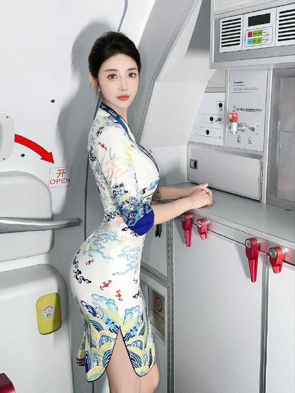 广州阿宝家梦梦✨身高/Height ：173✨罩杯/Cup  ： C真🐻✨真实01年 可蜜可纯 南航实习空姐✨高素质不催不事温柔似水柔情热情如火✨服务态度🌟🌟🌟🌟🌟真人兼职🎬