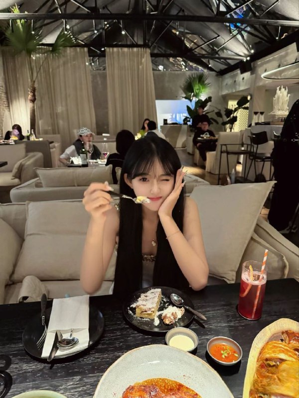 GZ阿宝家阿娇家3外5🔅身高 / 171🦜🔅胸围/  D🐻🔅👙三点粉嫩🔅比例完美  大长腿🔅性格温柔体贴乖巧 活好不催不事