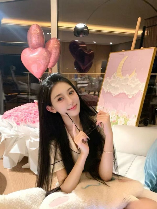 GZ阿宝家阿娇家3外5🔅身高 / 171🦜🔅胸围/  D🐻🔅👙三点粉嫩🔅比例完美  大长腿🔅性格温柔体贴乖巧 活好不催不事