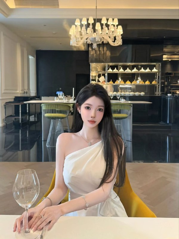 广州阿宝家短暂兼职硬5⬆️W⬆️若汐• 身高:173              胸围: E🐻•年龄：03              体重：46kg• 艺校学生              圈外兼职•  声音甜美             皮肤雪白❄️• 有马甲线              筷子🥢腿