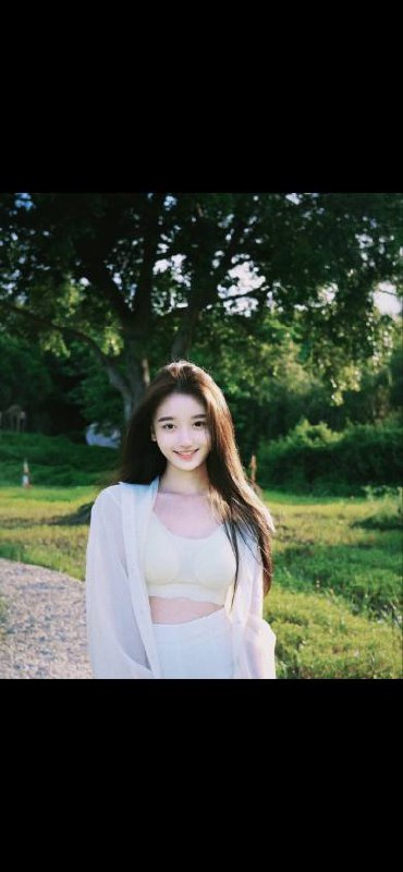 #广州王子诺🌹05廣州在校大学生Body: 165cm. 42kg. 05C刚破处私处紧致五官精致性格温柔全身雪白，无不良嗜好，海南人，三点粉#灵儿