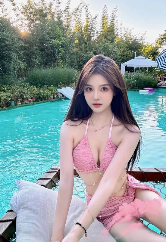 广州 初音🏠•圈外兼职～真人真照。03年真实学生，童颜巨乳• 身高/172✨体重/98斤• 胸围/真🐻，36E• 清纯天然无整容纯欲款、性格开朗活泼热情、皮肤雪白、白嫩丝滑、乖巧可爱✨• 全身无赘肉、真支持验证，不登记