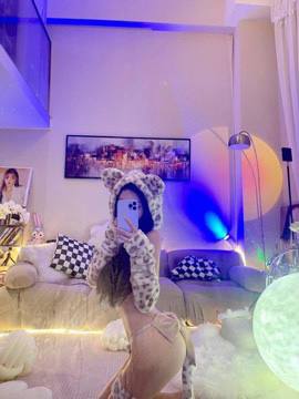 广州 初音🏠170白虎 3点米分体重84斤，真实02年，性格温柔脾气好，实力碧玺