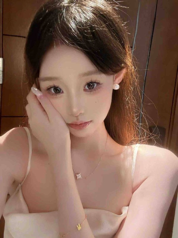 广州 蓝白白🏡莎莎2005 168D暨南大学在校学生短期兼职jk 丝袜👠上下粉嫩皮肤雪白 不粉免费全身0整 乖巧 纯悦天花板