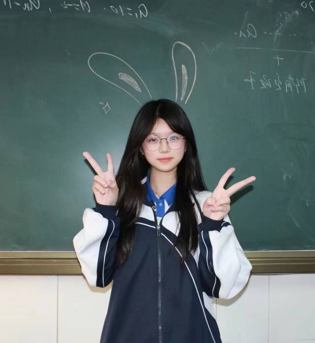 杨弈广州 真实在校学生• 06年 168C• 纯天然零整 皮肤雪白 三点粉嫩• 性格温柔 清纯可爱 高素质• 支持验证  只接素质期待夏天橘子汽水一样的心动