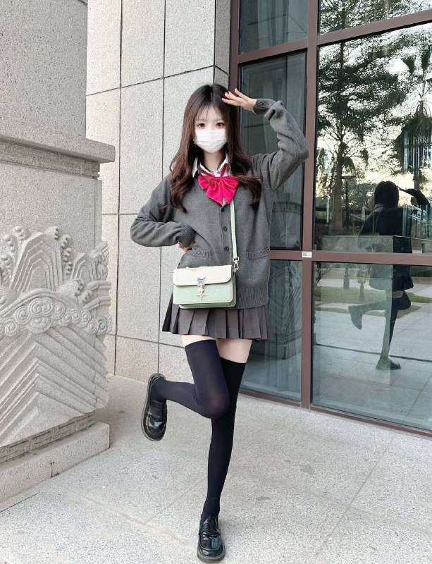 广州 初音🏠07年艺术学院在校生🍑短期兼职。名字：小饱。刚破chu～✿height168 weight45kg    真实36c✿又乖又甜 配合度高 好评必选🍑✿人前清纯人后sao 极品幼齿✿皮肤雪白  牛奶肌肤