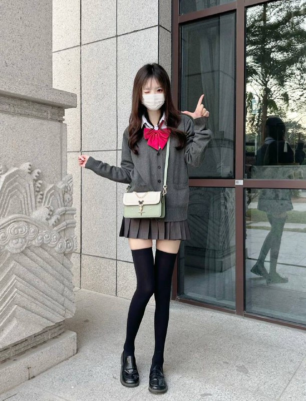 广州 初音🏠07年艺术学院在校生🍑短期兼职。名字：小饱。刚破chu～✿height168 weight45kg    真实36c✿又乖又甜 配合度高 好评必选🍑✿人前清纯人后sao 极品幼齿✿皮肤雪白  牛奶肌肤