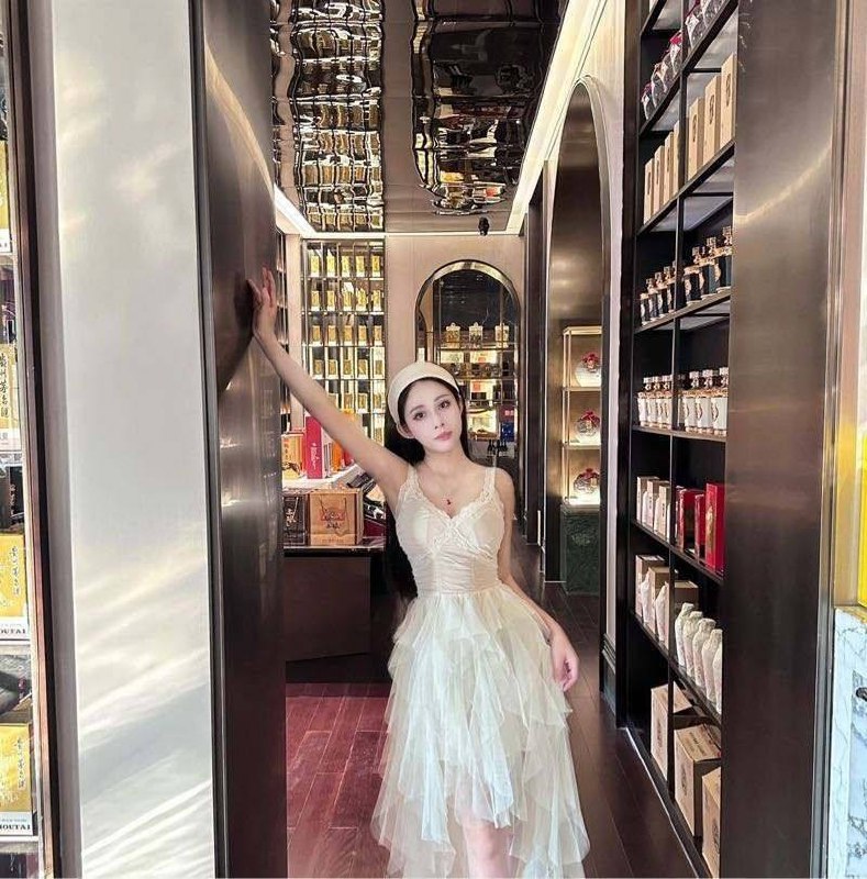 广州 初音🏠希希🚗正✅代开✅💋✅69✅双飞✅🍺✌️Occupationn：平面模特 ｜Age: 21Bust: DHeight: 170｜配合度极高 柔韧度极好 腰臀比完美 小腹无赘肉平时常健身 常年练瑜伽 可多种体位 待客如男友服务意识强 互动技术高 女友体验感缠绵床榻销魂酥骨 懂风情知情趣大灯长腿都给你有前有后 满足你所有欲望幻想道具服饰制服齐全 擅长各种角色扮演解锁各种体位姿势仅接待高素质客户 据不守时醉酒课低素质屌丝看客浪费时间勿扰推荐指数⭐️⭐️⭐️⭐️⭐️真人真照🈲挂🈲冒🈲