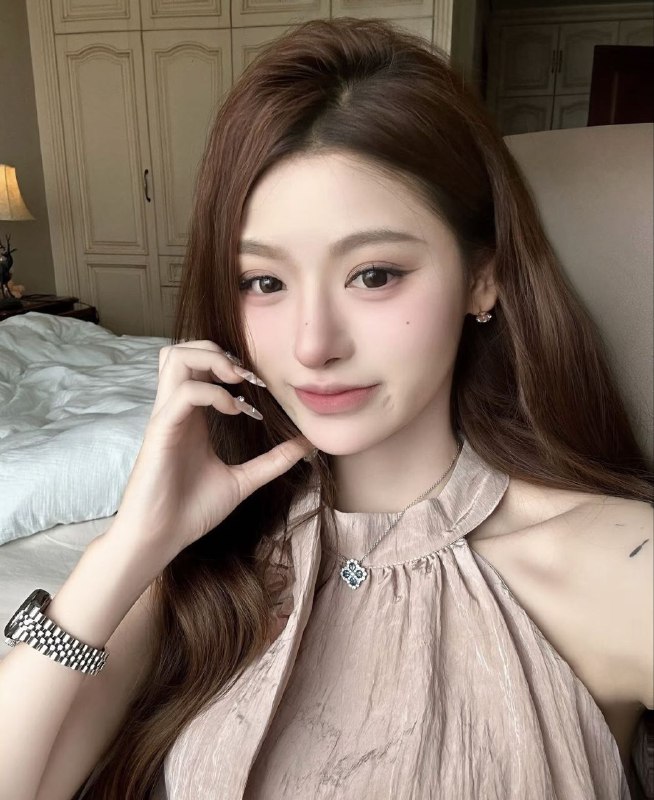 广州阿宝家英英02 年新人 清纯洋气、可甜可御🔅身高 166  90斤 真🐻D🔅全是白皙👙三点粉嫩🔅比例完美  大长腿🔅性格温柔体贴乖巧 活好不催不事