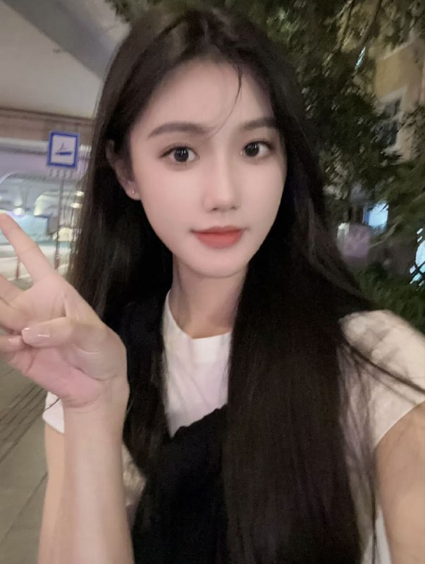 广州阿宝🏠温柔女孩05年知知1现在染了棕黄色头发噢，勿介怀