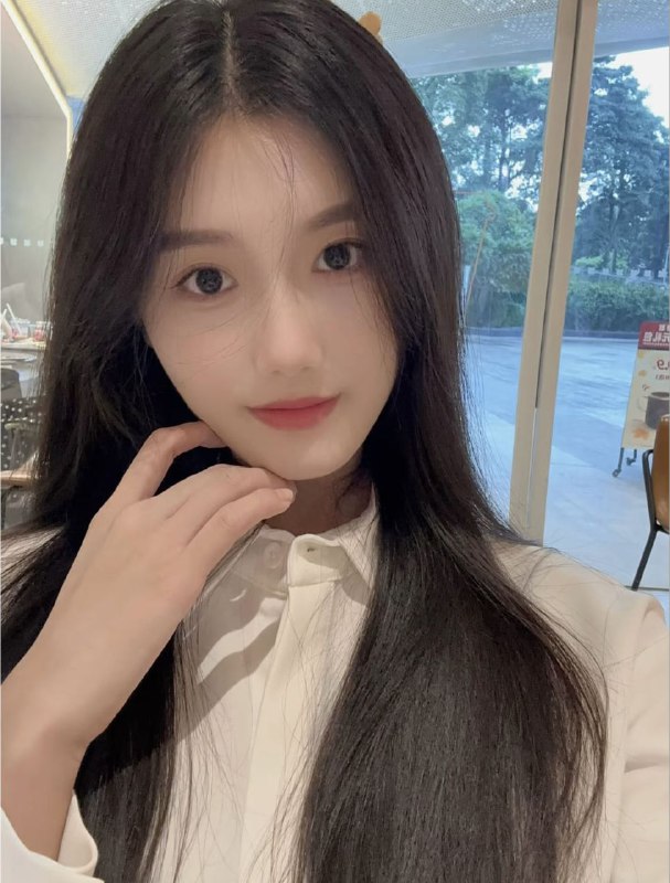 广州阿宝🏠温柔女孩05年知知1现在染了棕黄色头发噢，勿介怀