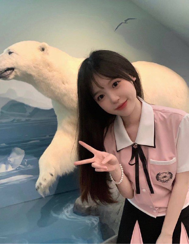 杨弈广州兮兮💌人在校生168C  05👧40Kg乖巧甜美🥢🦵极品学妹