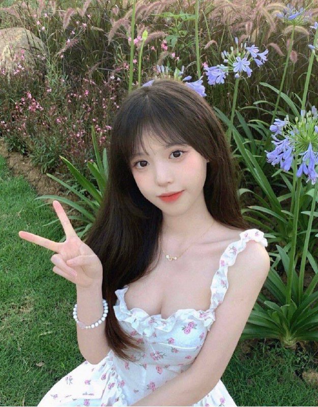 杨弈广州兮兮💌人在校生168C  05👧40Kg乖巧甜美🥢🦵极品学妹