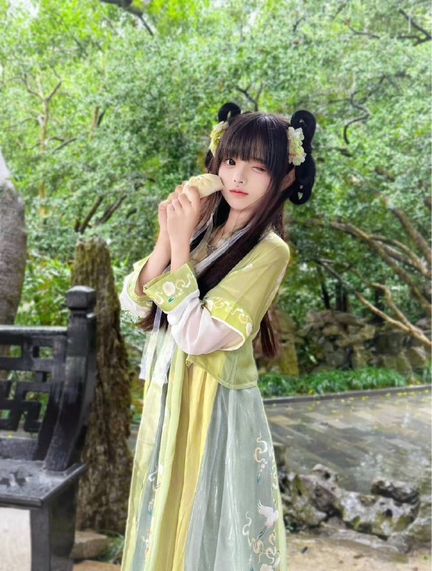 广州 蓝白白🏡小糯米07 168cmWeight体重：45kgCup罩杯：D Cup洛丽塔 JK🌟日常健身 胸型超级好 椒乳一手掌握 蜜桃臀🍑不下垂🌟全身皮肤❄️雪白 无赘肉💅🏻筷子腿🌟纯天然全妈生无手术❌无任何动刀❌🌟不抽烟不喝酒⚠️真实第一次兼职 非全职工作 需提前预约