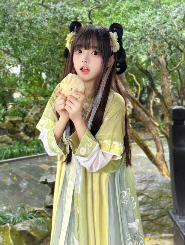 广州 蓝白白🏡小糯米07 168cmWeight体重：45kgCup罩杯：D Cup洛丽塔 JK🌟日常健身 胸型超级好 椒乳一手掌握 蜜桃臀🍑不下垂🌟全身皮肤❄️雪白 无赘肉💅🏻筷子腿🌟纯天然全妈生无手术❌无任何动刀❌🌟不抽烟不喝酒⚠️真实第一次兼职 非全职工作 需提前预约