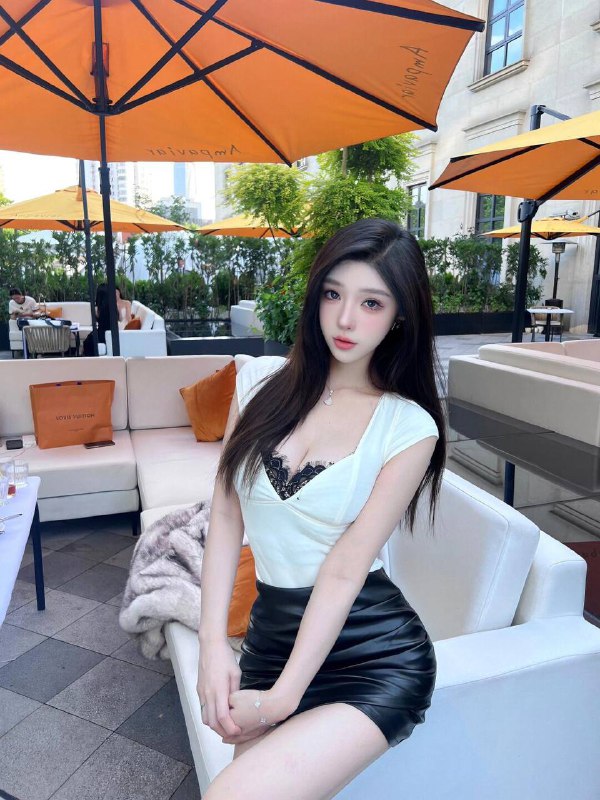 杨弈广州 纯欲天花板🦜硬502年 168身高 36E cup真🐻服务一流 配合度极高解锁所有姿势 满足任何需求