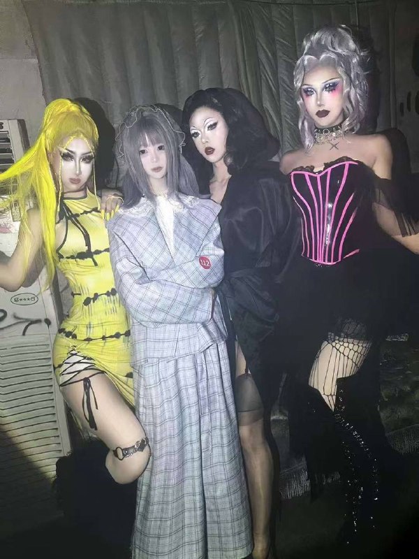 广州 蓝白白🏡COS亚文化风格玩家真人学生➕【兼职模特】身高177  07年   18岁🐻真实E   体重105亚文化风格为主，服装款式多  妆容百变发型样式多适合真实cos玩家粉  嫩  馒头逼一线天注：接素质课，勿乱传，图片视频真人拍摄勿乱传           提前预约只外出