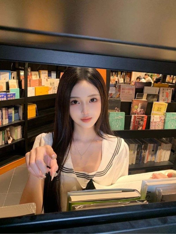 广州哈森🏠小雨 初恋女神 天然无整全身雪白 五起三开小雨，身高170网红，2007年11月5日出生，出生地广西。曾经红极一时的小雨有着相当甜美的面容，在微博也是坐拥10w的粉丝，这种“小不点”后来可谓是抖音里面的风云人物170 45kg 天然d 全身雪白 无纹身#小雨