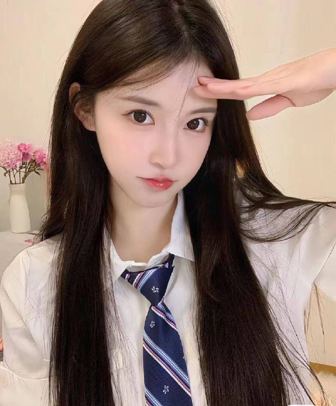 广州 蓝白白🏡KIKI.05年165 38kg全身雪白🥢腿全身🈚️整纯天然 真实在校生🎓三点超粉 氵多只接素质🉑️