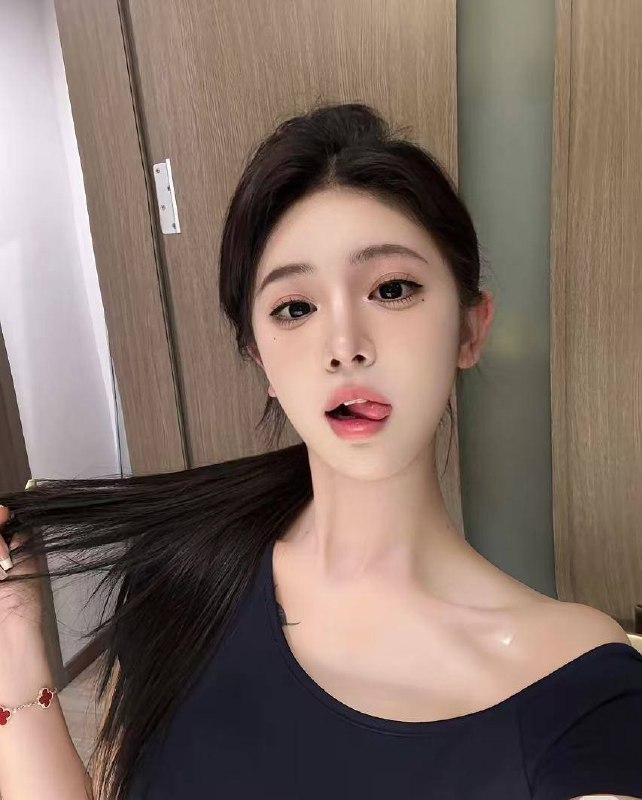 广州 蓝白白🏡若萱第一次下水🌟年龄  20•    身高:171          Cup：C🐻•     体重45kg•     甜美可人         服务超好•     筷子🥢腿        腰超级细•     真人真照         随意验证•     真实5起条件开3舞蹈学生身体柔软，可解锁