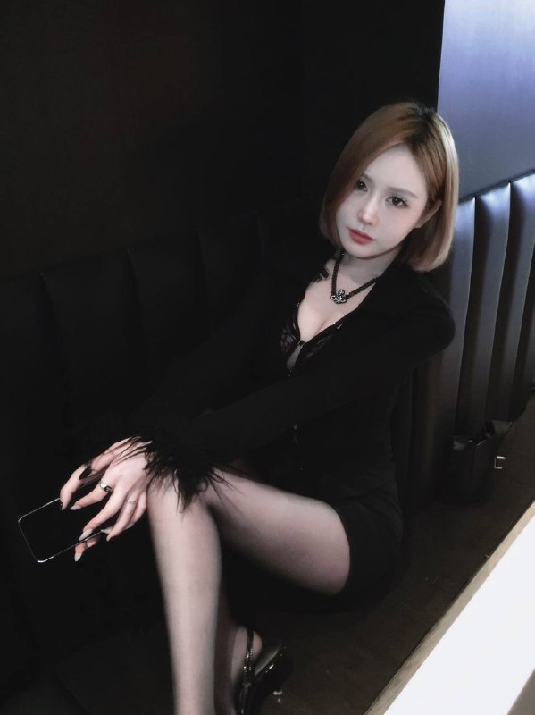 广州戳戳🏠❤️小乔 短发顶级嫩模 白净大长腿 极品烧杯 人间尤物平面模特 ｜Age: 20Bust: DHeight: 172｜Hobby：游泳｜瑜伽｜贝斯性感温柔｜端庄大方｜洋气大牌｜谈吐优雅｜温柔随和｜魔鬼身材｜————————————————————配合度极高 柔韧度极好 腰臀比完美 小腹无赘肉平时常健身 常年练瑜伽 可多种体位 待客如男友服务意识强 互动技术高 女友体验感满足你所有欲望幻想道具服饰制服齐全 擅长各种角色扮演仅接待高素质客户 据不守时醉酒课真人真照🈲挂🈲冒🈲#小乔