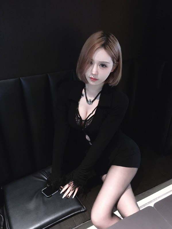 广州戳戳🏠❤️小乔 短发顶级嫩模 白净大长腿 极品烧杯 人间尤物平面模特 ｜Age: 20Bust: DHeight: 172｜Hobby：游泳｜瑜伽｜贝斯性感温柔｜端庄大方｜洋气大牌｜谈吐优雅｜温柔随和｜魔鬼身材｜————————————————————配合度极高 柔韧度极好 腰臀比完美 小腹无赘肉平时常健身 常年练瑜伽 可多种体位 待客如男友服务意识强 互动技术高 女友体验感满足你所有欲望幻想道具服饰制服齐全 擅长各种角色扮演仅接待高素质客户 据不守时醉酒课真人真照🈲挂🈲冒🈲#小乔