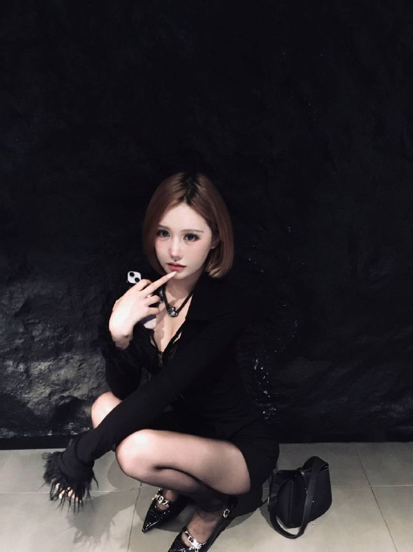 广州戳戳🏠❤️小乔 短发顶级嫩模 白净大长腿 极品烧杯 人间尤物平面模特 ｜Age: 20Bust: DHeight: 172｜Hobby：游泳｜瑜伽｜贝斯性感温柔｜端庄大方｜洋气大牌｜谈吐优雅｜温柔随和｜魔鬼身材｜————————————————————配合度极高 柔韧度极好 腰臀比完美 小腹无赘肉平时常健身 常年练瑜伽 可多种体位 待客如男友服务意识强 互动技术高 女友体验感满足你所有欲望幻想道具服饰制服齐全 擅长各种角色扮演仅接待高素质客户 据不守时醉酒课真人真照🈲挂🈲冒🈲#小乔