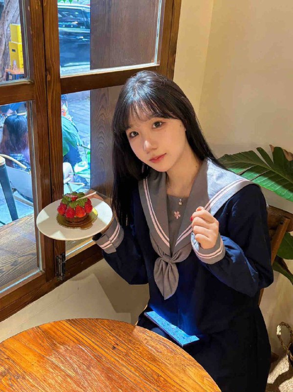 广州 蓝白白🏡小鱼儿真实04在校学生可查学信网身高：170cm 体重：48kg🐻36D清纯可爱 可盐可甜💦多声甜 长相好气质佳