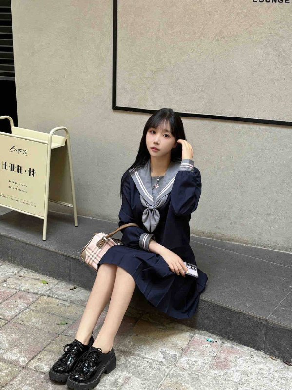 广州 蓝白白🏡小鱼儿真实04在校学生可查学信网身高：170cm 体重：48kg🐻36D清纯可爱 可盐可甜💦多声甜 长相好气质佳