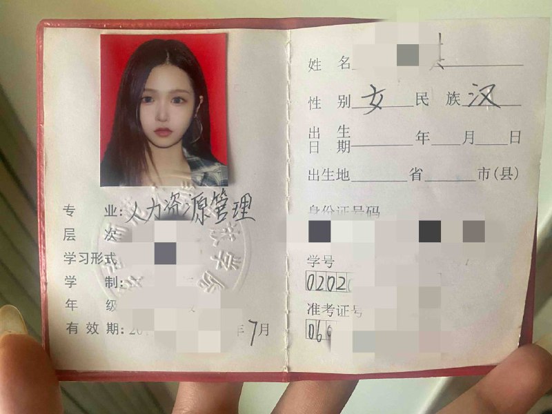 广州 蓝白白🏡泡芙华南师范在读 广州本地人 粤语频道• 170cm x 45kg x 36C•  WAIST 60 / HIPS 88校园甜妹兼职 纯欲天花板童颜无整纯天然 小蛮腰  S身材天生敏感体质 紧致粉嫩温柔恬静 初恋女友feel假一赔十🉑指定